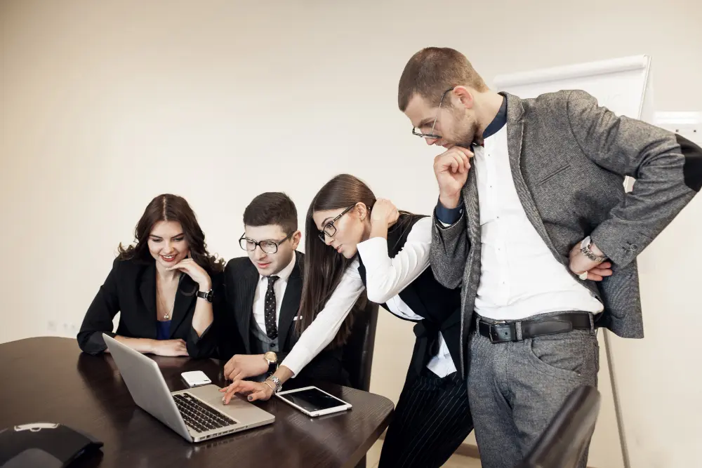 Ventajas de un ERP para grandes empresas: beneficios y resultados a gran escala 6 ventajas-beneficios-erp-grandes-empresas