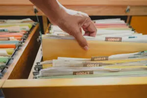 Ciclo vital de los documentos: etapas y buenas prácticas 3 etapas-ciclo-vital