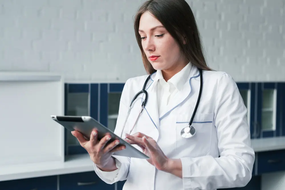 Hacia una gestión sin papel en salud: cómo digitalizar trámites y documentos clínicos 2 digitalizacion-documentos-clinicos
