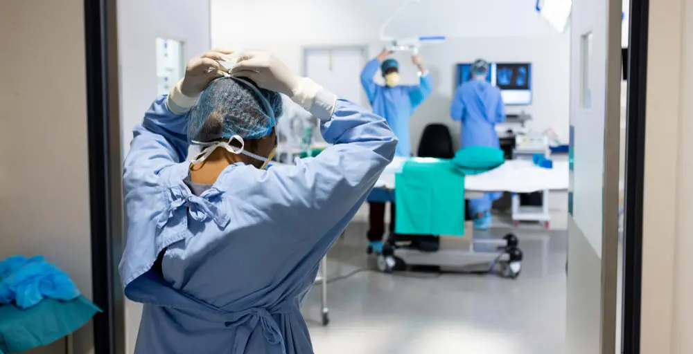 Crisis hospitalaria: causas, impacto y cómo la tecnología mejora la gestión en salud 2 crisis-hospitalarias-tecnologia